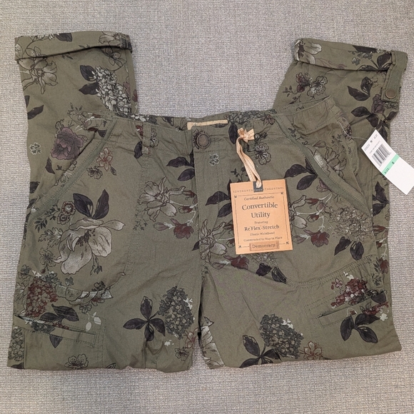 NWT Democracy Flex-ellent Floral Camo Olive Cotton Cropped Cargo Pants, size 8 - Picture 2 of 10